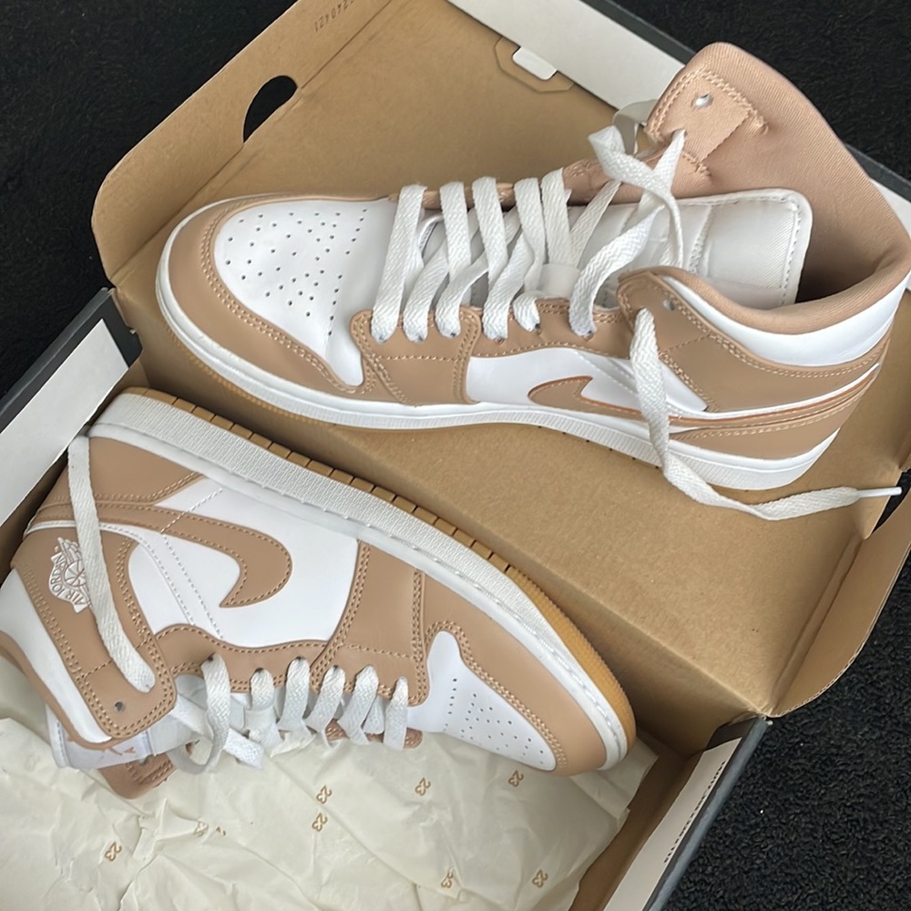 “tan gum” jordan’s - Picture 2 of 4